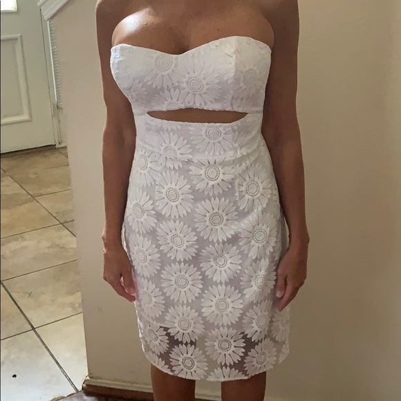 bebe Dresses & Skirts - White Strapless Bebe dress